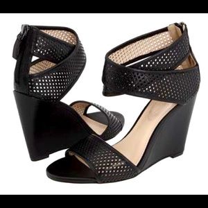 Elie Tahari black wedge sandals